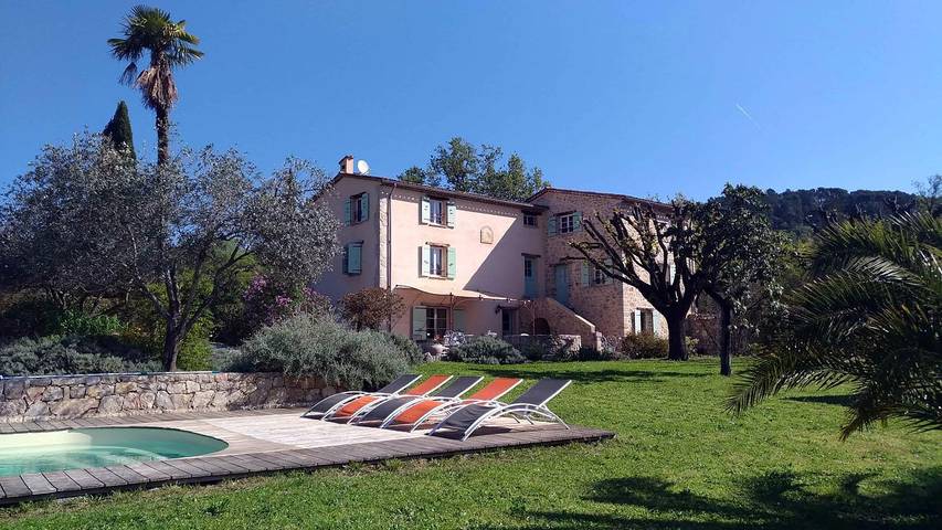 Chambre d’hôte pour 2 personnes, avec jardin et piscine