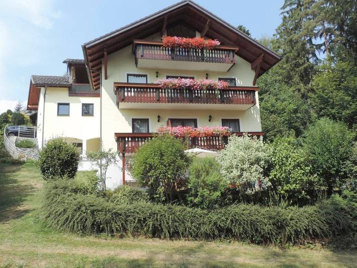 Ferienwohnung für 2 Personen, mit Balkon und Terrasse sowie Garten und Ausblick in Spiegelau