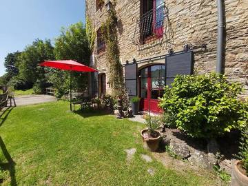Gîte pour 6 personnes, avec terrasse et jardin à Bohal