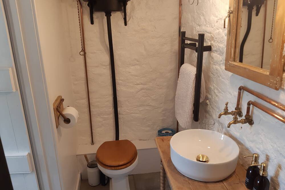 Unique suite full of character with own entrance in Wedmore, Somerset