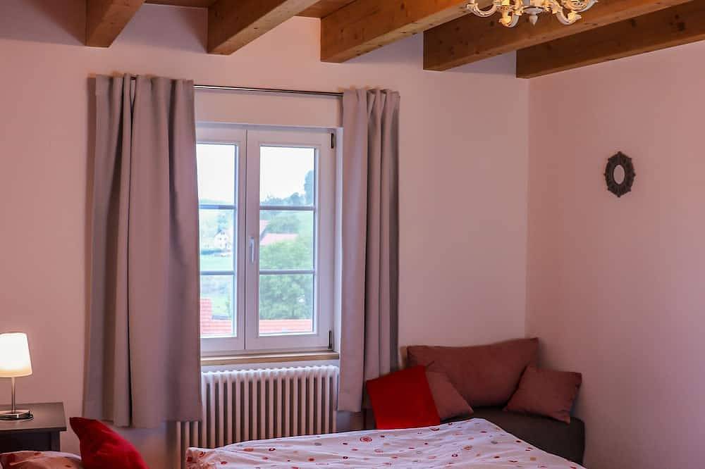 Ganze Wohnung, Große  Ferienwohnung, herrliche Aussicht ins Grüne,ca.6 km vom Bodensee entfernt in Tettnang, Region Bodensee-Oberschwaben