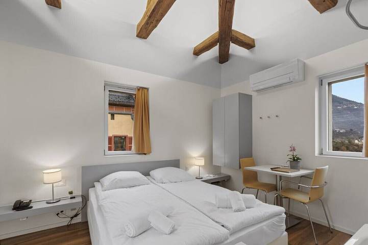 Chambre romantique au coeur de Sierre in Sierre, Région de Sion-Sierre