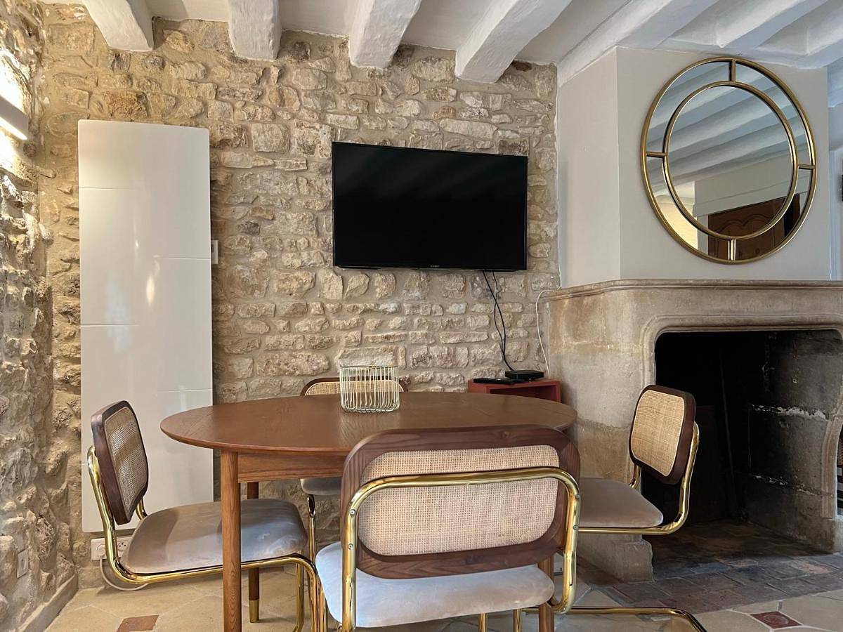 Two-Bedroom House in Maule, Yvelines