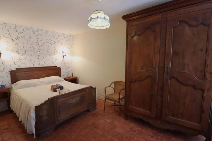 Gîte pour 3 personnes, avec jardin et vue, animaux acceptés dans Treigny-Perreuse-Sainte-Colombe - 2