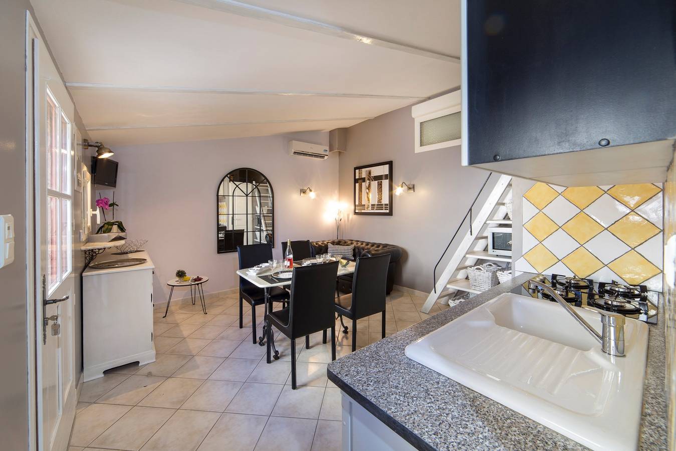 Le Petit Mas Provençal in Grillon, Enclave de Valreas