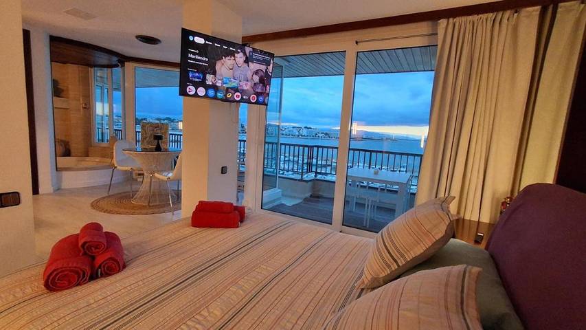 Chambre d’hôte pour 2 personnes, avec balcon ainsi que vue et piscine à L'Escala - 2