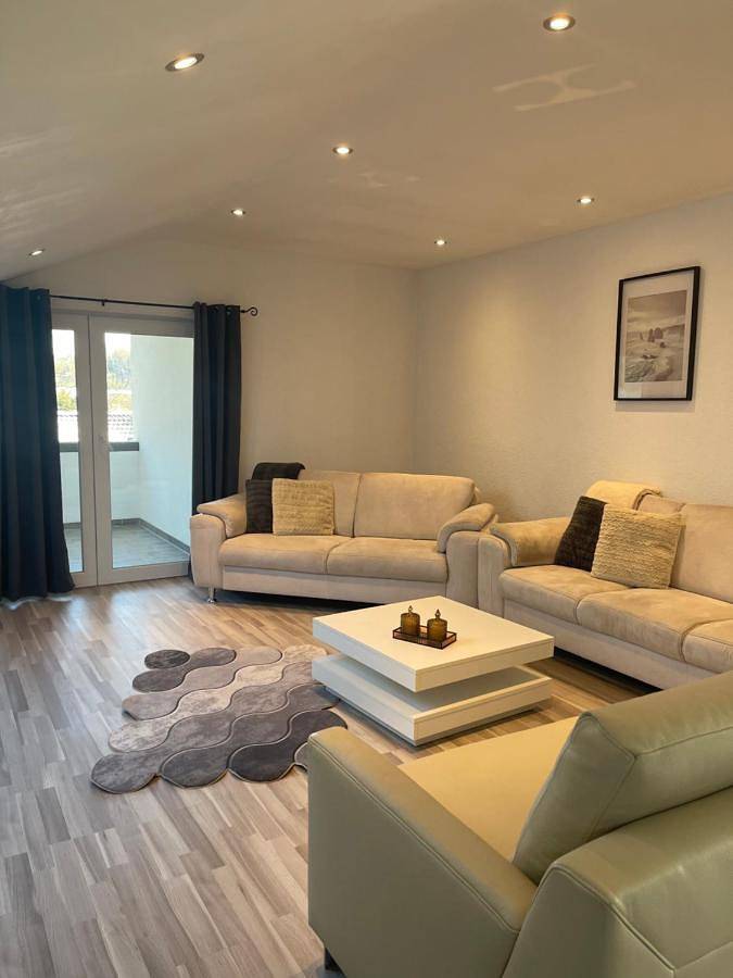 Ferienwohnung für 5 Personen, mit Balkon und Terrasse sowie Ausblick in Laufenburg