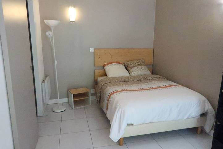 Gîte pour 2 personnes, avec jardin à Tour-de-Faure - 2