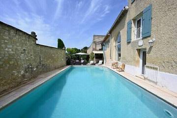 Location de vacances pour 12 personnes, avec jardin, animaux acceptés à Châteauneuf-de-Gadagne