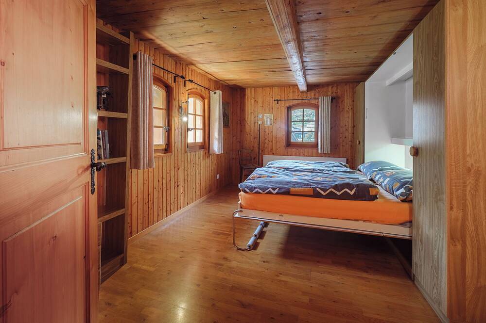 Entire apartment, Unique apartment in the heart of the old town of Visp / Wallis in Visp, Wallisian Alps