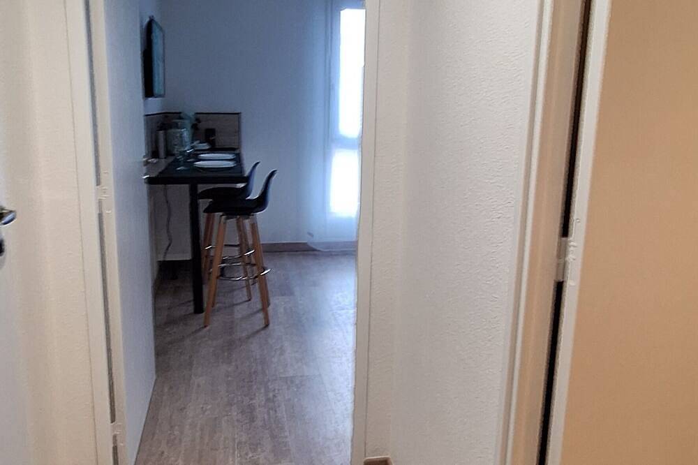 Appartement entier, Studio cosy *le nature*avec parking fermé in Lourdes, Hautes-Pyrénées