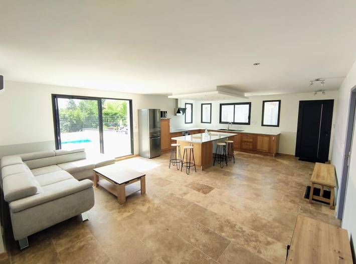 Location de vacances pour 8 personnes, avec jardin et piscine ainsi que vue et terrasse à Saint-Maurice-d'Ardèche - 2