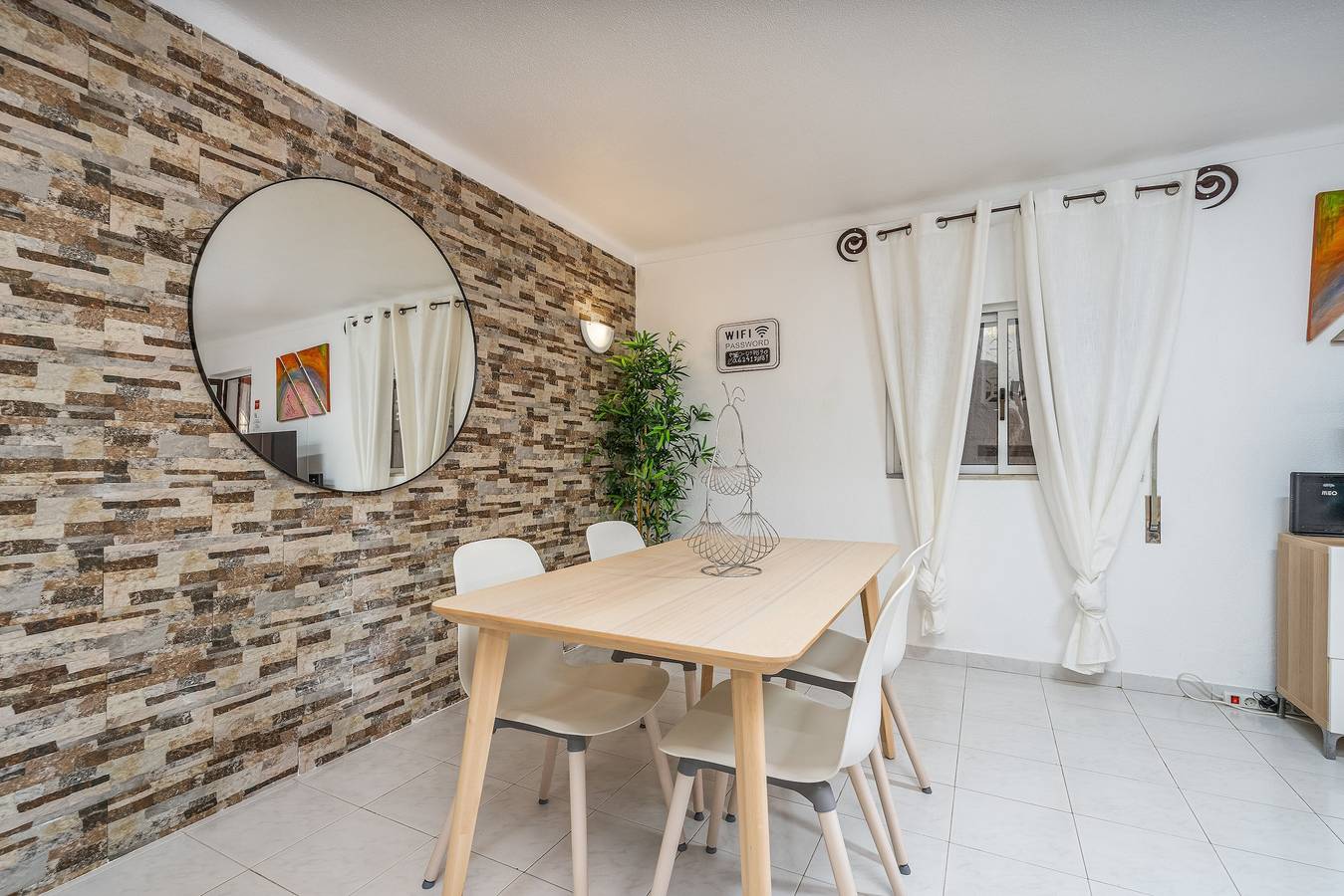 Appartement entier, Appartement "Isabel" avec vue sur les montagnes, terrasse privée et Wi-Fi in Carvoeiro, Lagoa