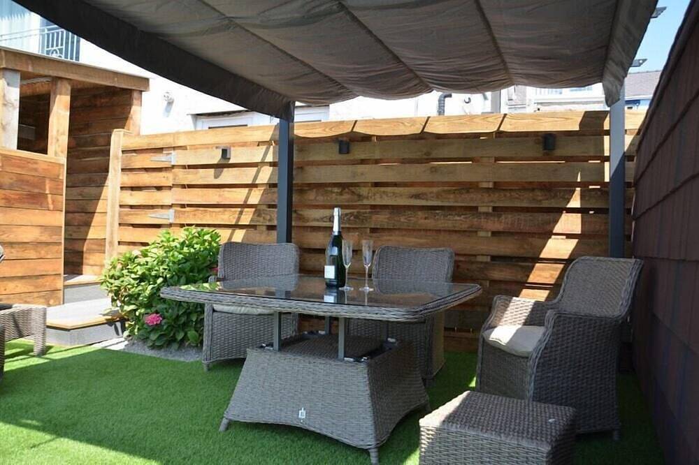 Pabell Pren Glamping by Aberporth Beach Holidays in Aberporth, Cardigan Bay
