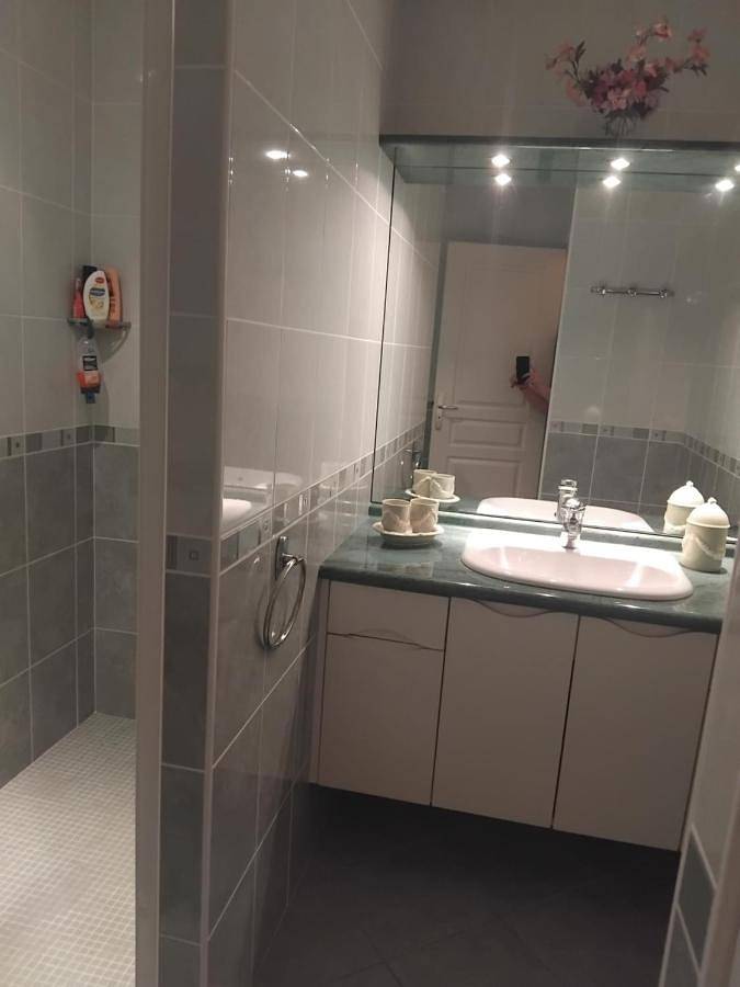 Gîte pour 2 personnes, avec terrasse dans Louchy-Montfand - 2
