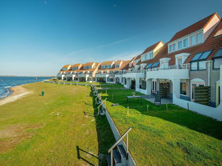 Ferienwohnung für 6 Personen, mit Seeblick und Garten sowie Balkon in Den Osse