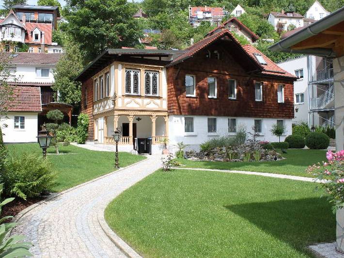 Appartamento intero, Appartamento Premium 'Hohenurach' con vista montagna, terrazza comune e Wi-Fi in Bad Urach, Tappa 9 dell'Albsteig