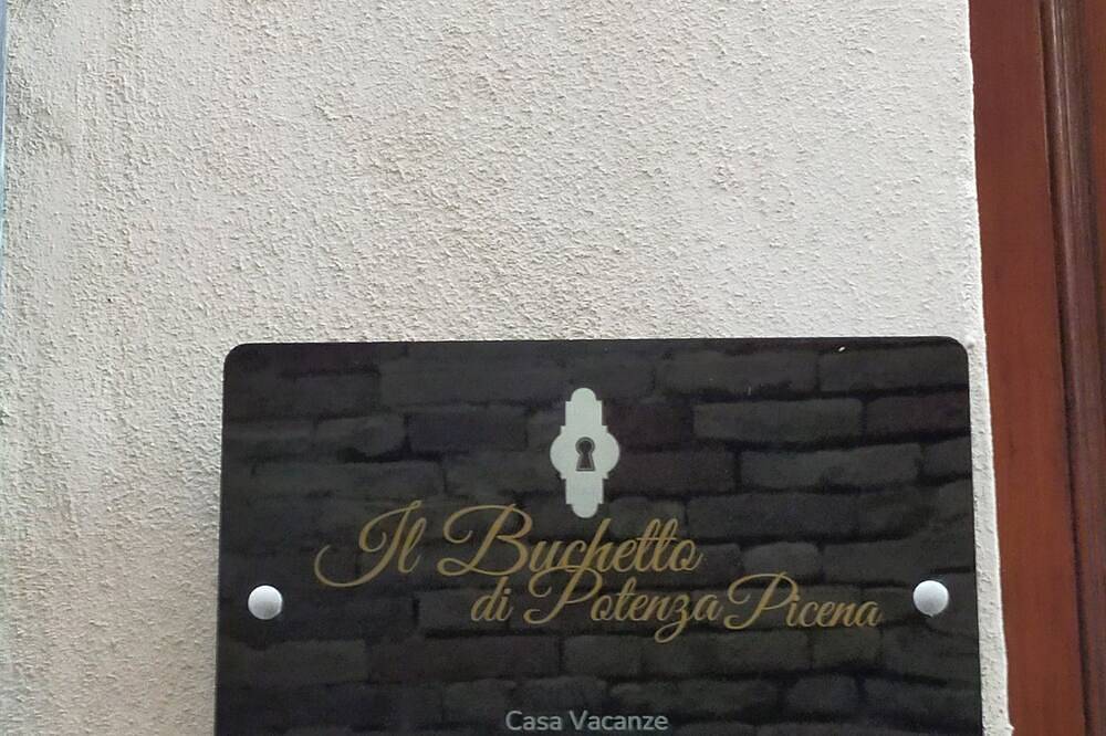 Vacation home the Buchetto in Potenza Picena. Relaxation in historic center in Potenza Picena, Adriatic Coast Marken