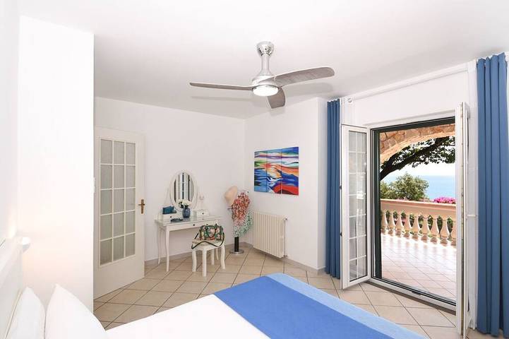 Traumvilla mit Panoramapool in Villammare, Vibonati