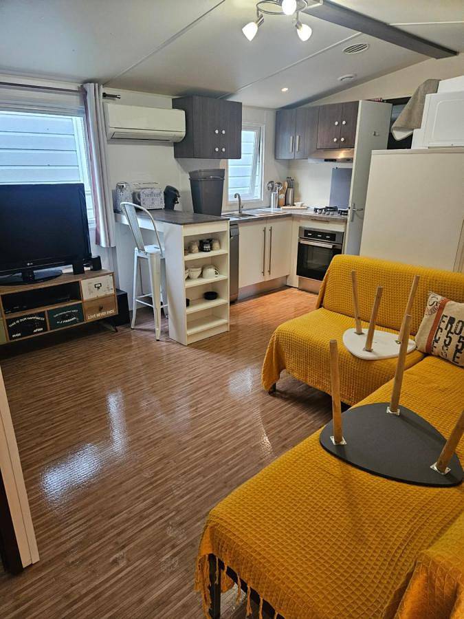 Mobil home in Puget-sur-Argens, Côte méditerranéenne (France)