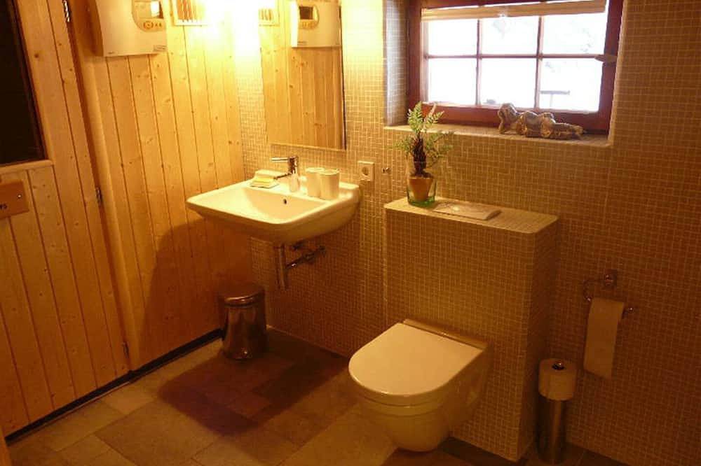 Ganze Wohnung, Gemütliche Ferienwohnung in wunderschönem historischen Schwarzwaldhaus s'Donisls in Obermünstertal, Münstertal