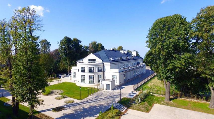 Hotel dla 3 osób, z Taras i Jacuzzi oraz Ogród i Basen w Łańcut