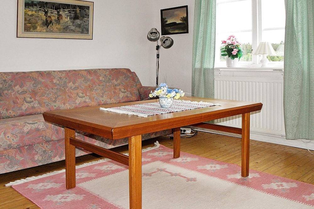 4 Personen Ferienhaus in Gullspång in Amnehärad distrikt, Gullspang