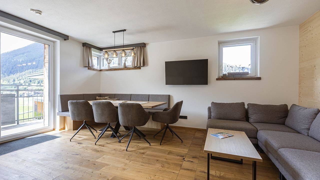 Geheel vakantieappartement, Vakantieappartement voor 8 personen met balkon in Lechtal Alps, Lermoos