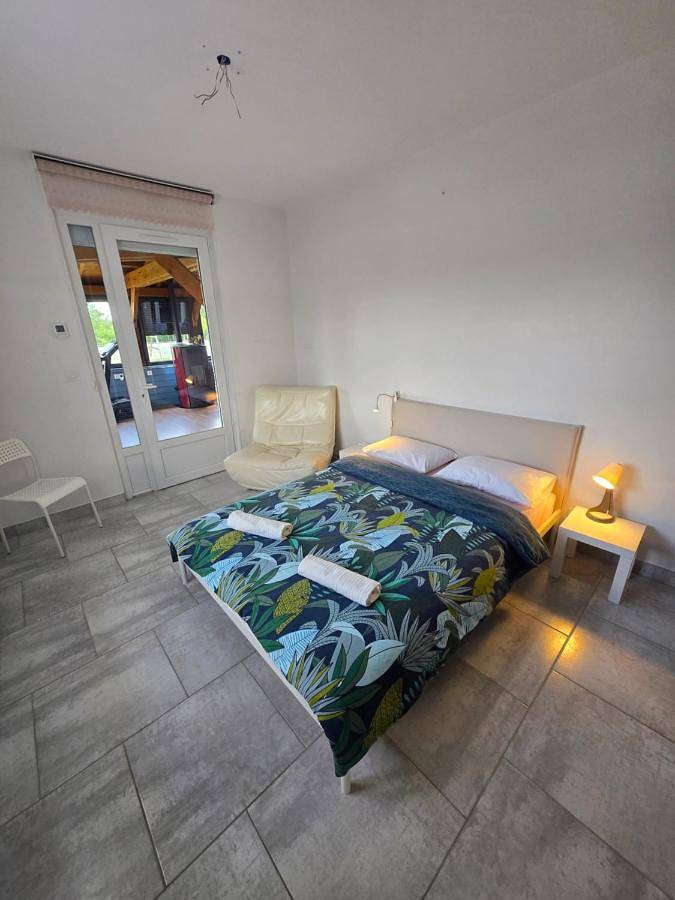 Location de vacances pour 9 personnes, avec vue ainsi que terrasse et jardin, animaux acceptés à Vendôme - 3