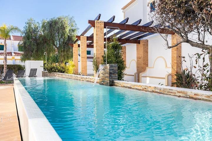 Villa pour 12 personnes, avec jacuzzi ainsi que jardin et balcon à Altura