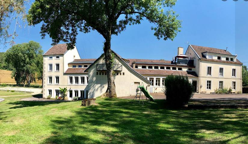 Gîte pour 12 personnes, avec Terrasse et Jardin