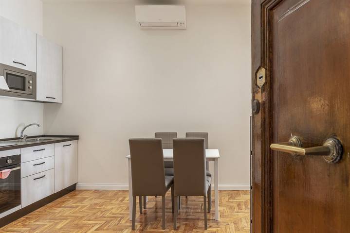 Geheel appartement, Vakantieappartement voor 4 personen met balkon/terras in Rome, Provincie Rome