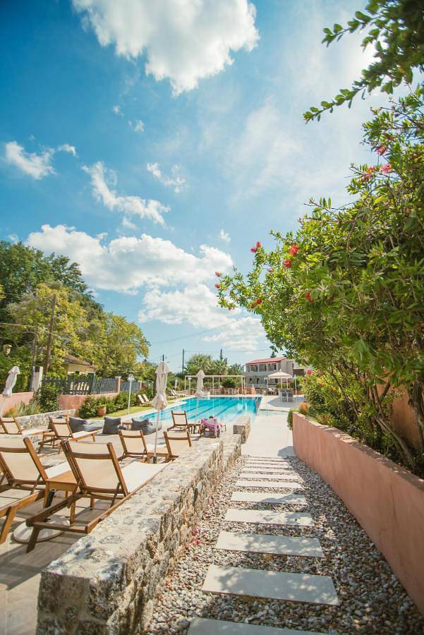 Appart’hôtel pour 2 personnes, avec piscine ainsi que jardin et vue