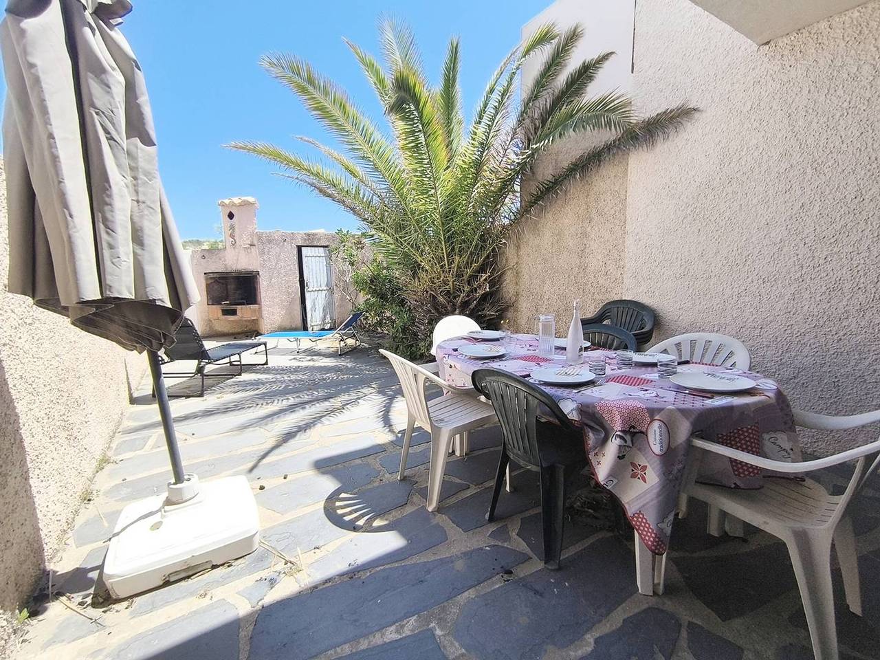Appartement entier, Villa mitoyenne avec parking, près plage - 10 pers. in Cap d'Agde, Agde