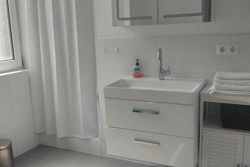 Ganze Wohnung, Frankfurt Downtown -50m² voll möblierte Wohnung mit Reinigungsservice in Frankfurt, Südhessen