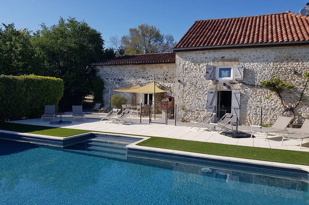Casa rural en el corazón del Périgord cerca de Brantôme, Angulema, Périgueux y Bergerac in Cherval, Périgord Vert