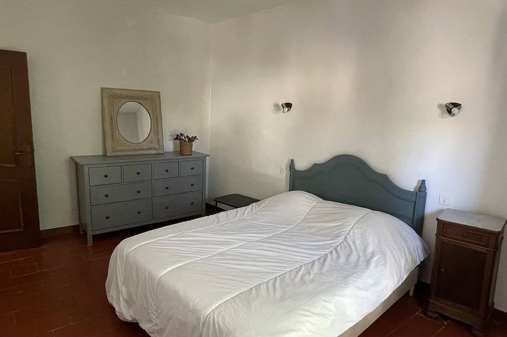 House in the heart of the village in Montagnac, Côte d'Améthyste