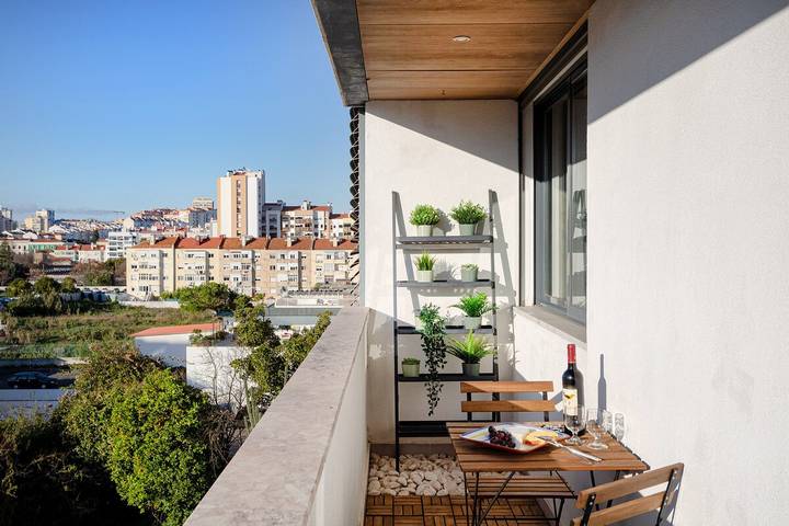 Apartamento entero, Elegant Flat in Benfica - 10 min to City Center in Benfica, Lisboa