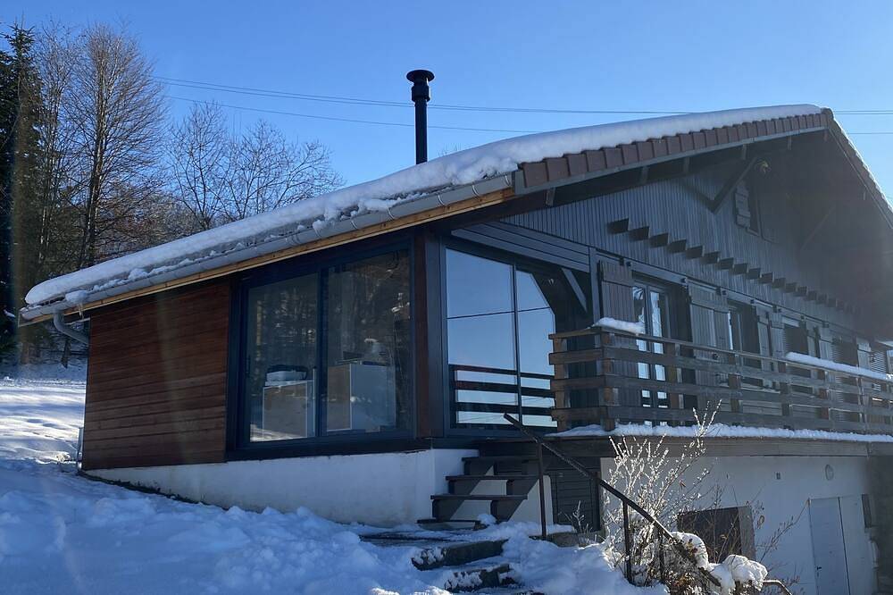 Charming cottage on the shores of Lake Saint Point in Mouthe-Lac et Mont d’Or, Doubs