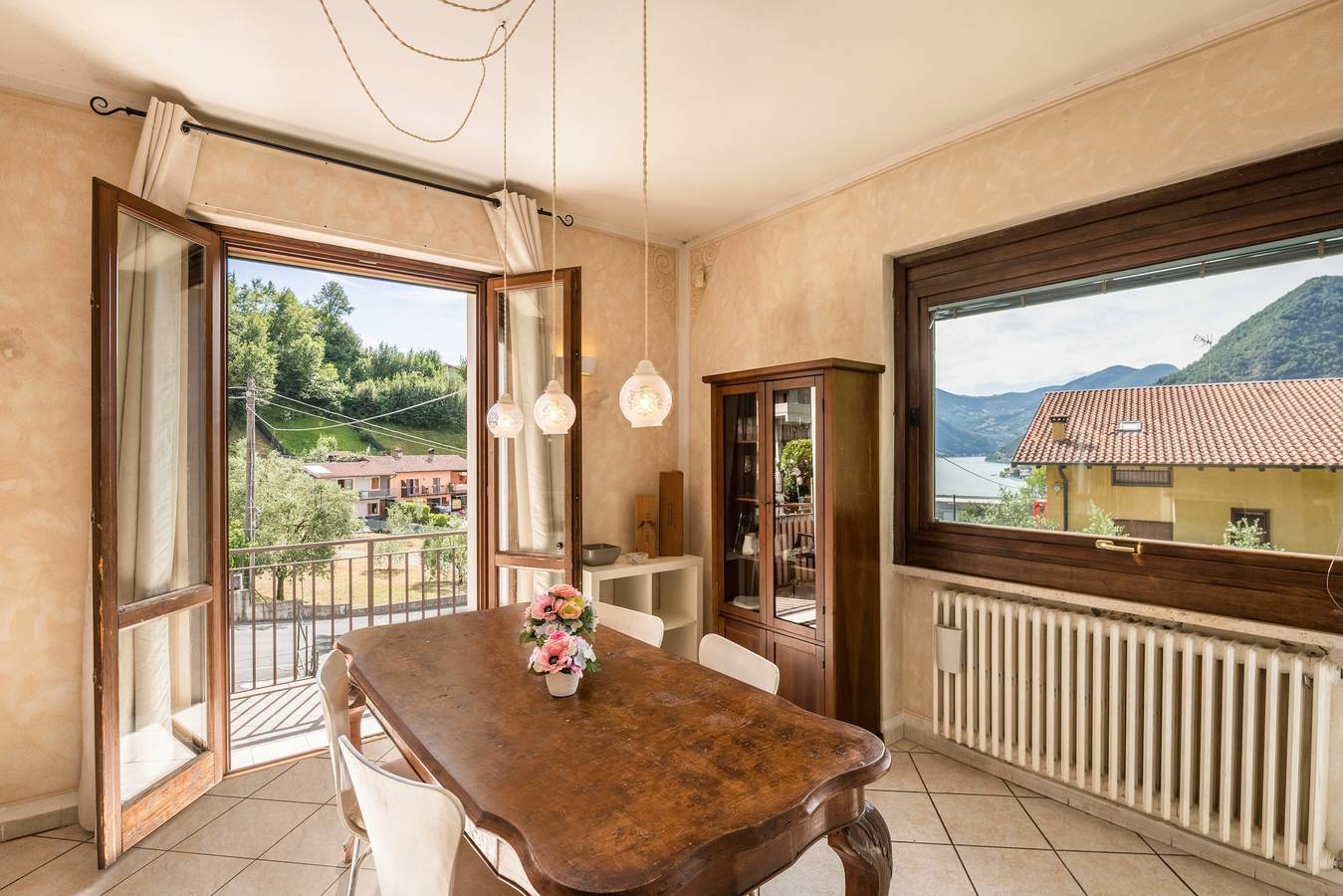 Ganze Wohnung, Ferienwohnung mit Seeblick, Pool, Wlan & Terrasse in Sulzano, Catena Bresciana Occidentale