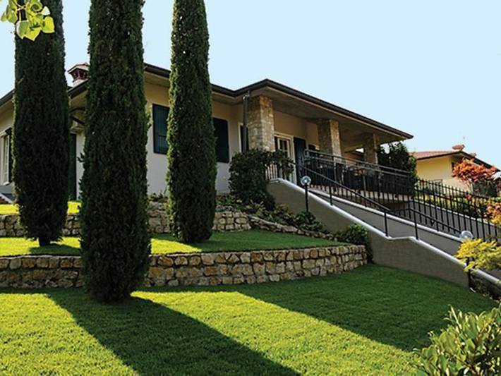 Casa vacanza per 12 persone, con Balcone e Idromassaggio nonché Terrazza e Piscina a Pozzolengo