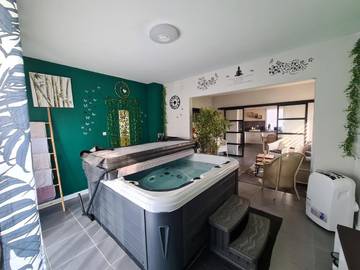 Villa pour 4 personnes, avec jacuzzi ainsi que terrasse et sauna en Alsace