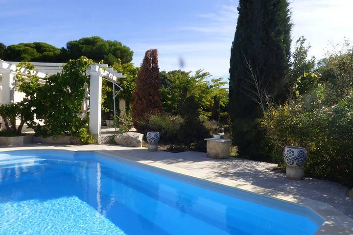 Villa pour 8 personnes, avec jardin à Arles