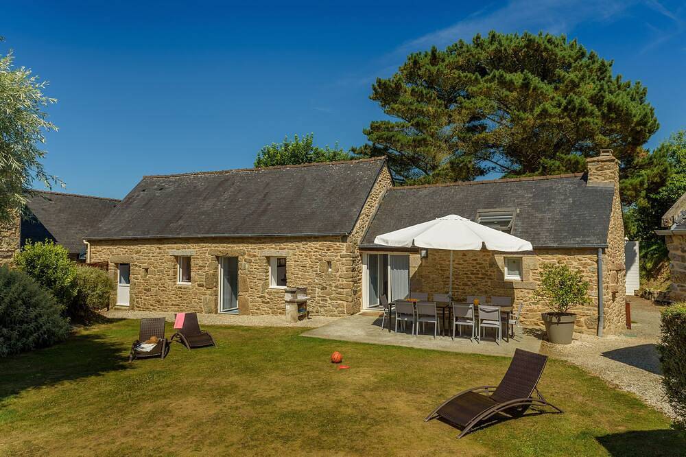 Longère avec piscine couverte et chauffée dans le Domaine des Abers*** in Plouguin, Région de Brest