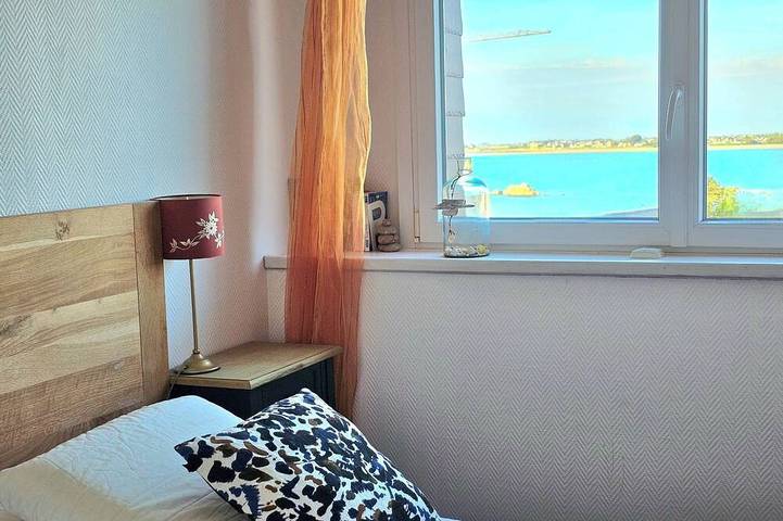 Gîte pour 6 personnes, avec Balcon et Terrasse ainsi que Jardin et Piscine à Sibiril - 2