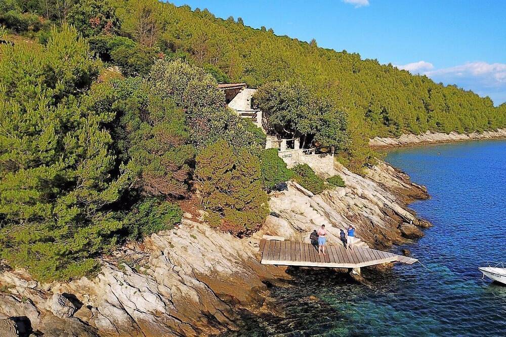 Remote Beach House Studena in Selca, Brac