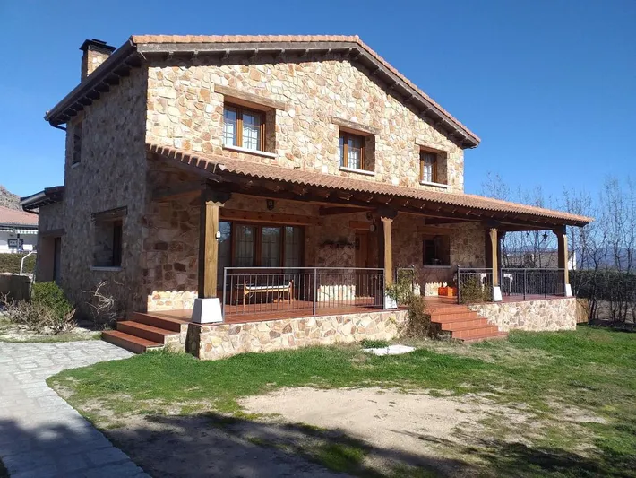 Casa de vacaciones para 10 personas, con terraza además de piscina y vistas - 1