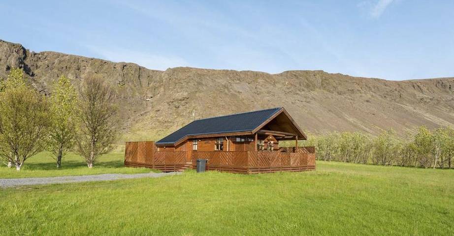 Casa rural para 8 personas, con piscina además de vistas y jardín, Se admiten mascotas en Islandia