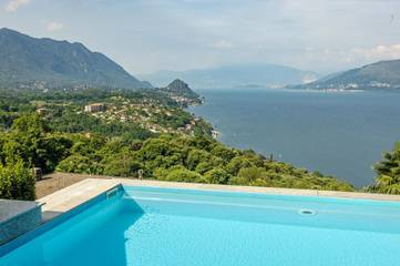 Ferienwohnung für 2 Personen, mit Seeblick und Pool sowie Ausblick und Garten, mit Haustier in Brezzo di Bedero