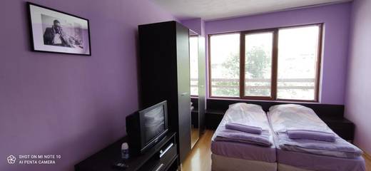 Cottage pour 2 personnes, avec piscine et sauna ainsi que jardin et jacuzzi, adapté aux familles dans Bansko